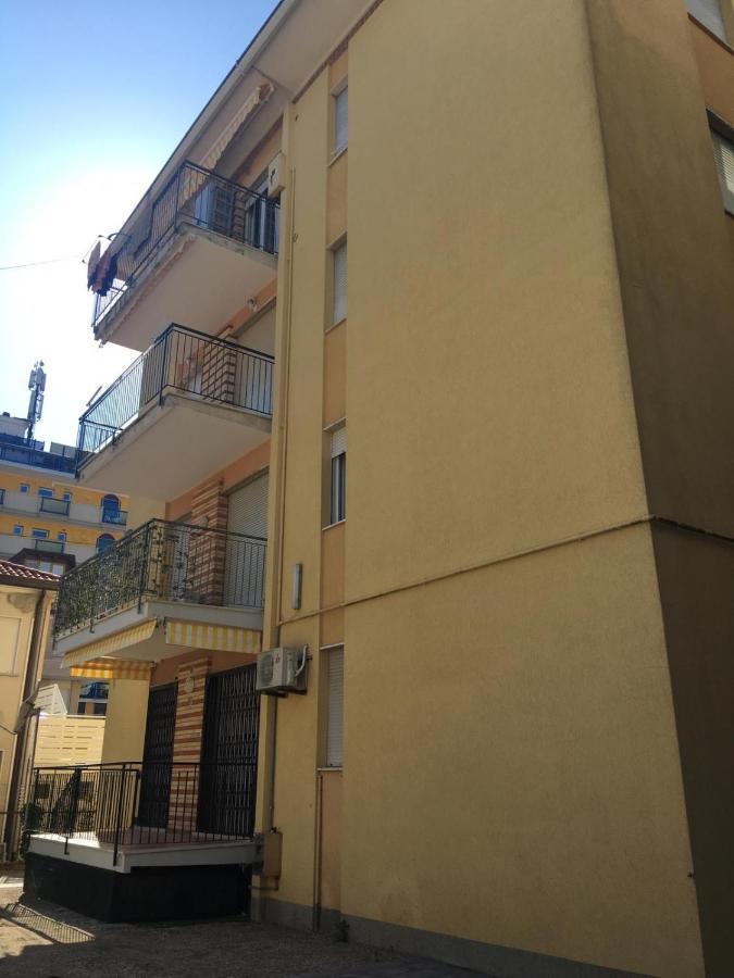APP. MARCOPOLO - 100mt dal mare Apartment Lido di Jesolo Bagian luar foto